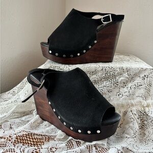 TORRID Black Suede Peep-Toe Wood Platform Wedge Sandals sz 10